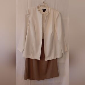 Leslie Fav ensemble sleeveless sheath dress tan/white with white jacket 16 W